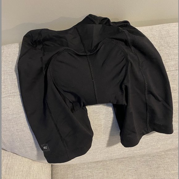 Size small MEC outdoor or indoor women's biking shorts - Picture 3 of 4